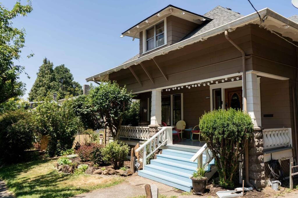 Southeast Portland Comfy & Eclectic Craftsman Home Екстер'єр фото