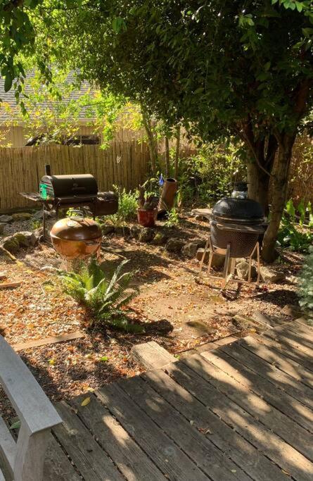 Southeast Portland Comfy & Eclectic Craftsman Home Екстер'єр фото