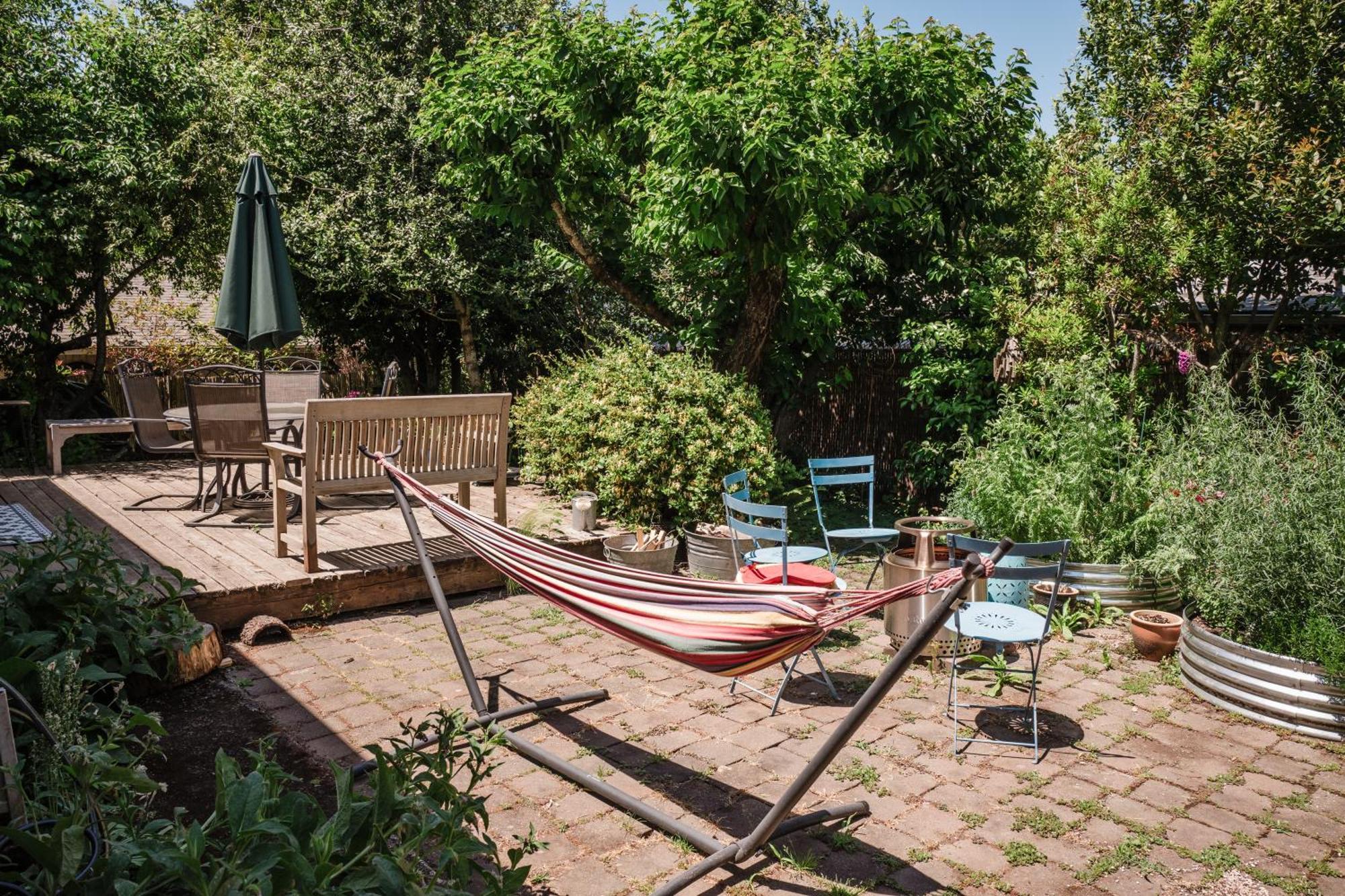 Southeast Portland Comfy & Eclectic Craftsman Home Екстер'єр фото
