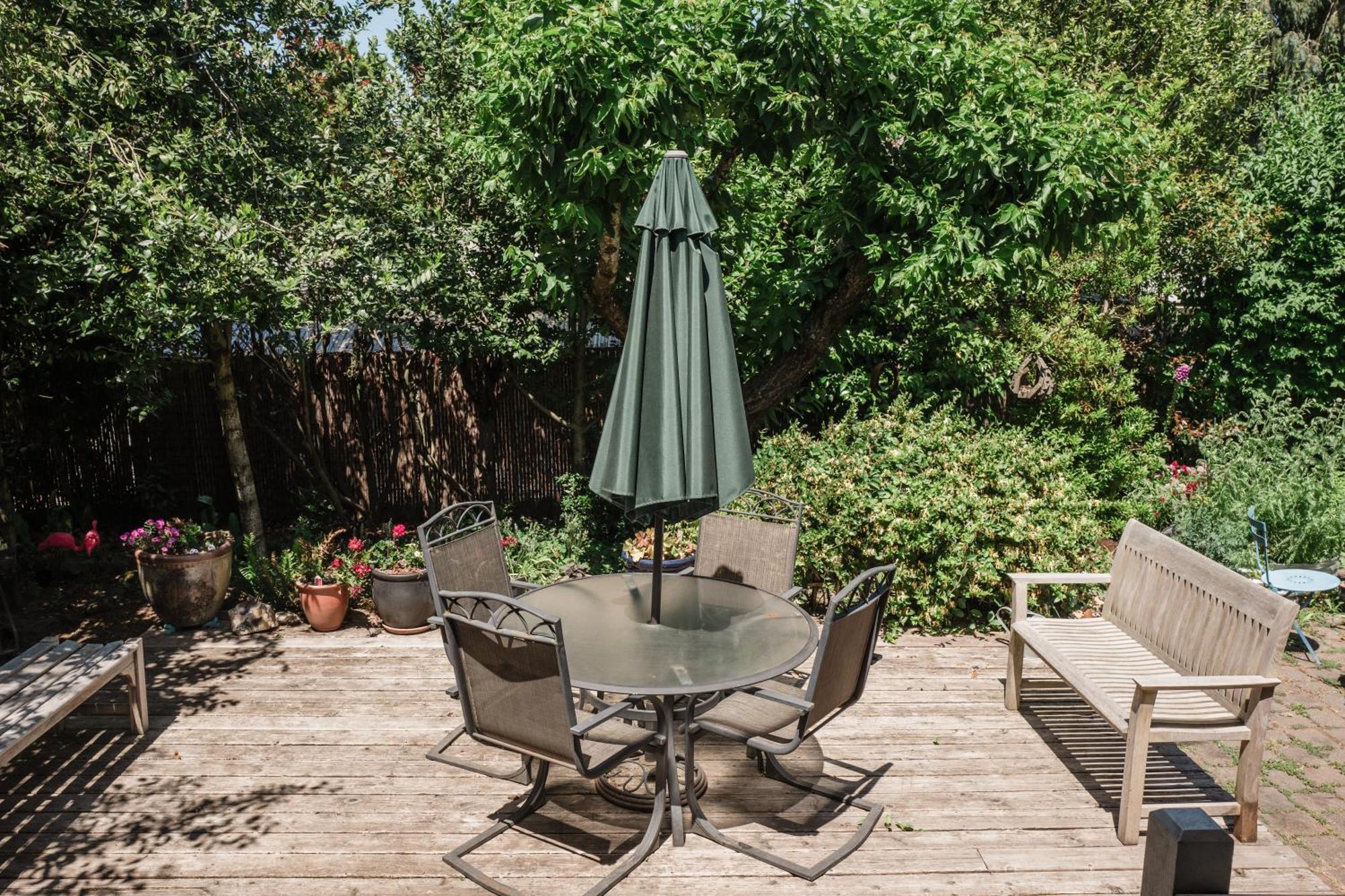 Southeast Portland Comfy & Eclectic Craftsman Home Екстер'єр фото