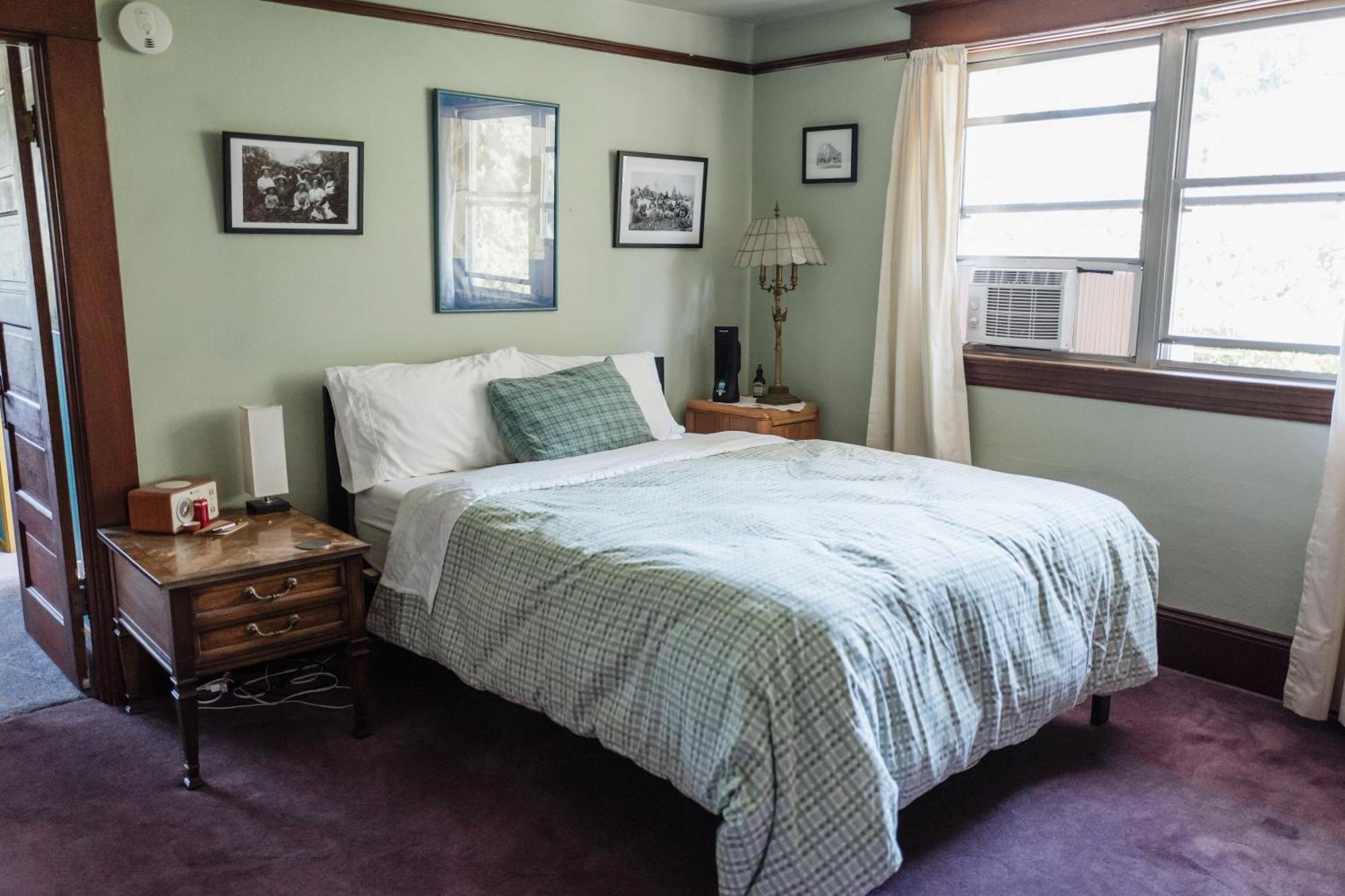 Southeast Portland Comfy & Eclectic Craftsman Home Екстер'єр фото